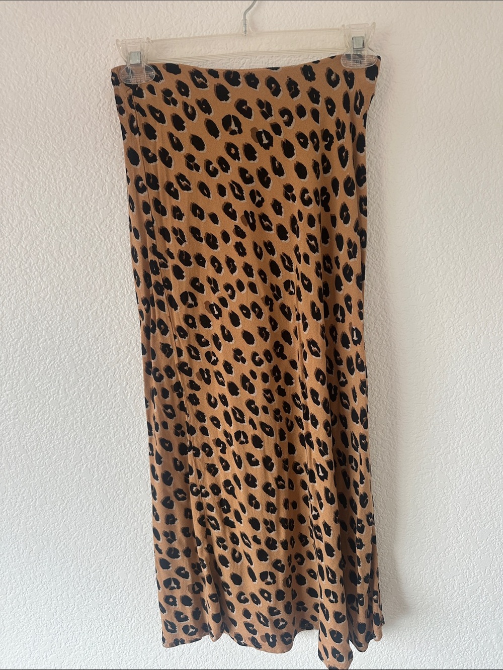 Leopard print midi skirt!